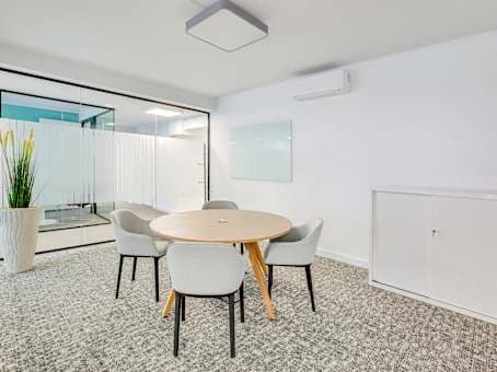 Regus Mönchengladbach Bismarckstraße interior photo 3