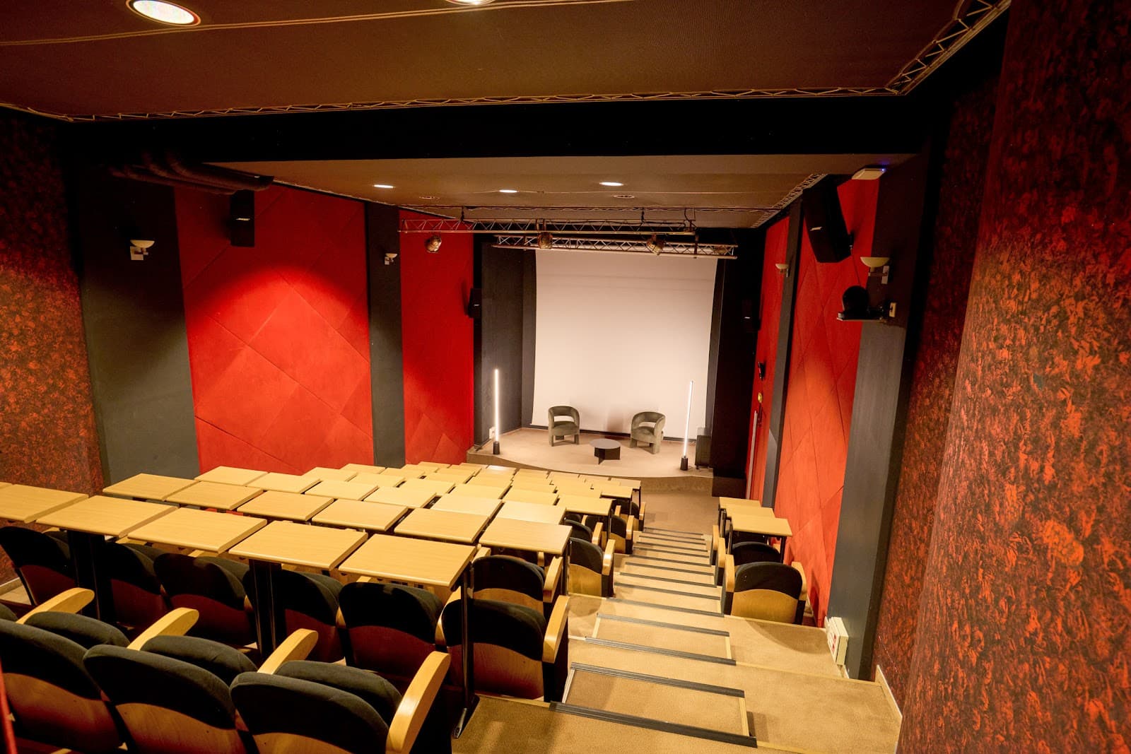 Morning, Bourse interior photo 5