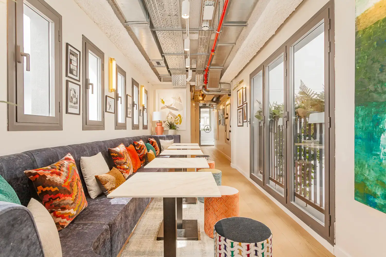 OneCoWork Portal de l´Ángel | Coworking Barcelona interior photo 10