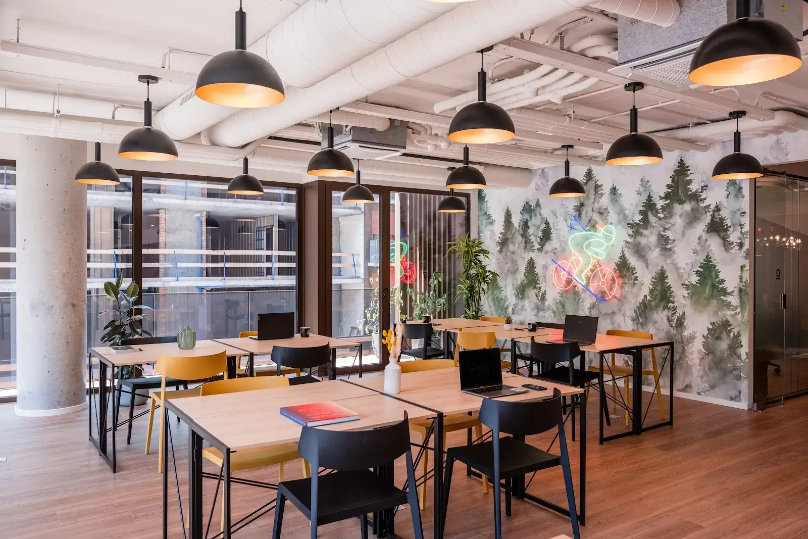 Monday Escaldes interior photo 5