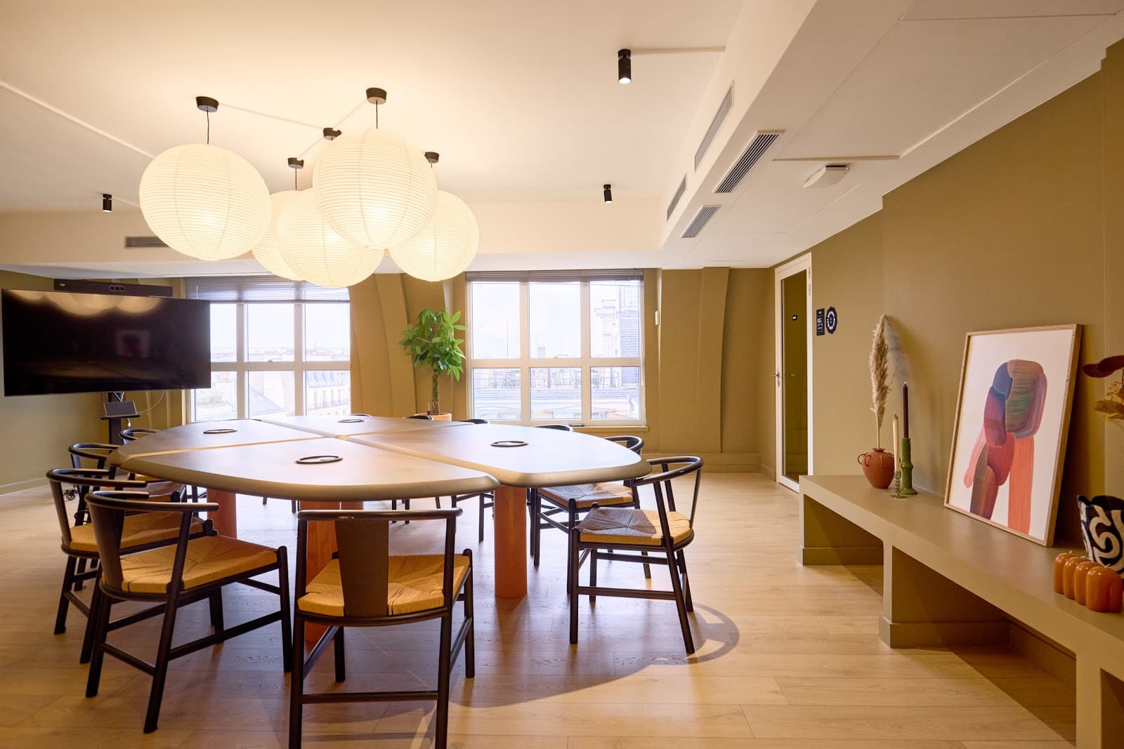 Morning, Bourse interior photo 7