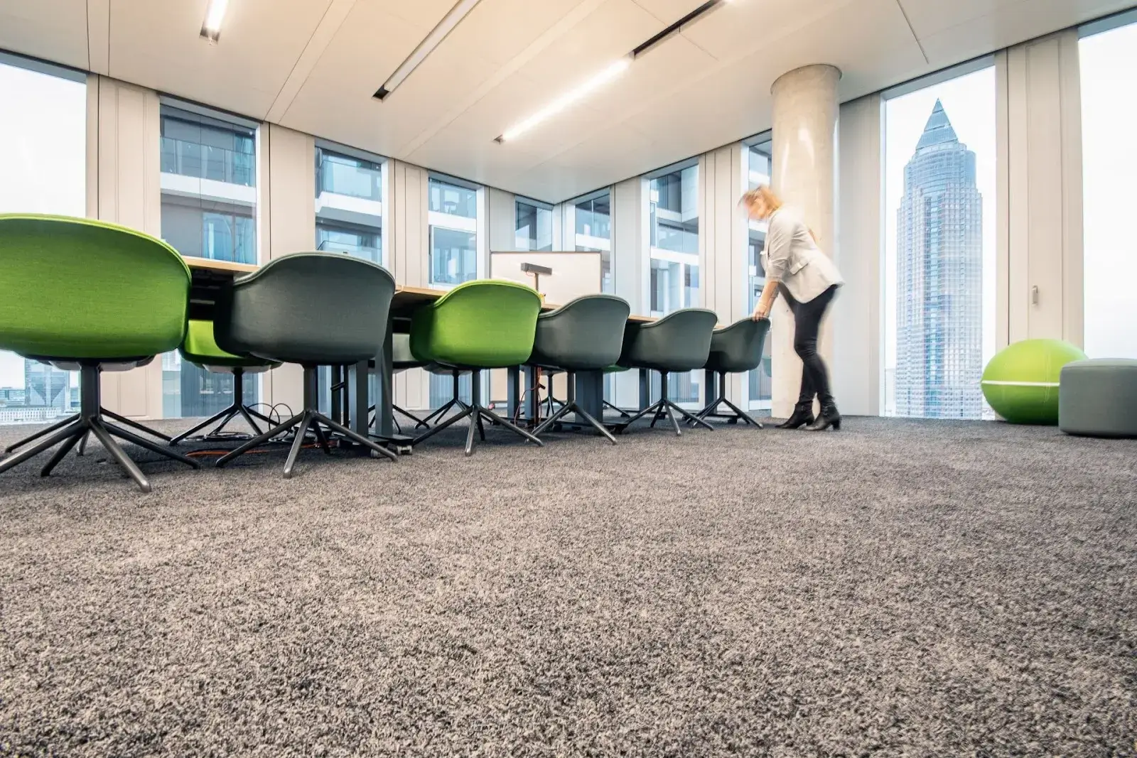 Rivvers Coworking Frankfurt Senckenberg‑Turm interior photo 7