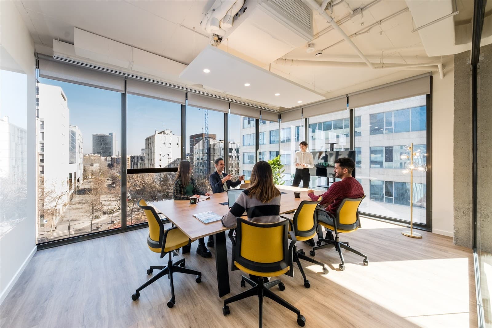 Monday Arroba interior photo 3