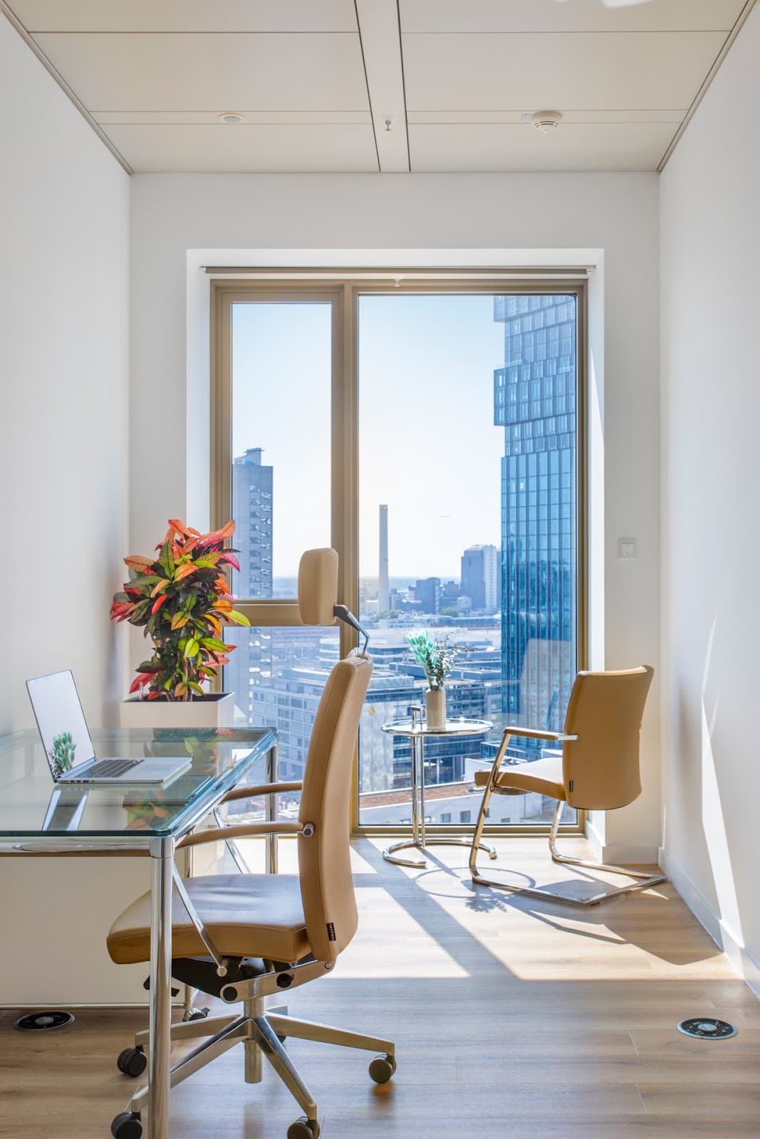 K-1 BusinessClub Tower 185 interior photo 6