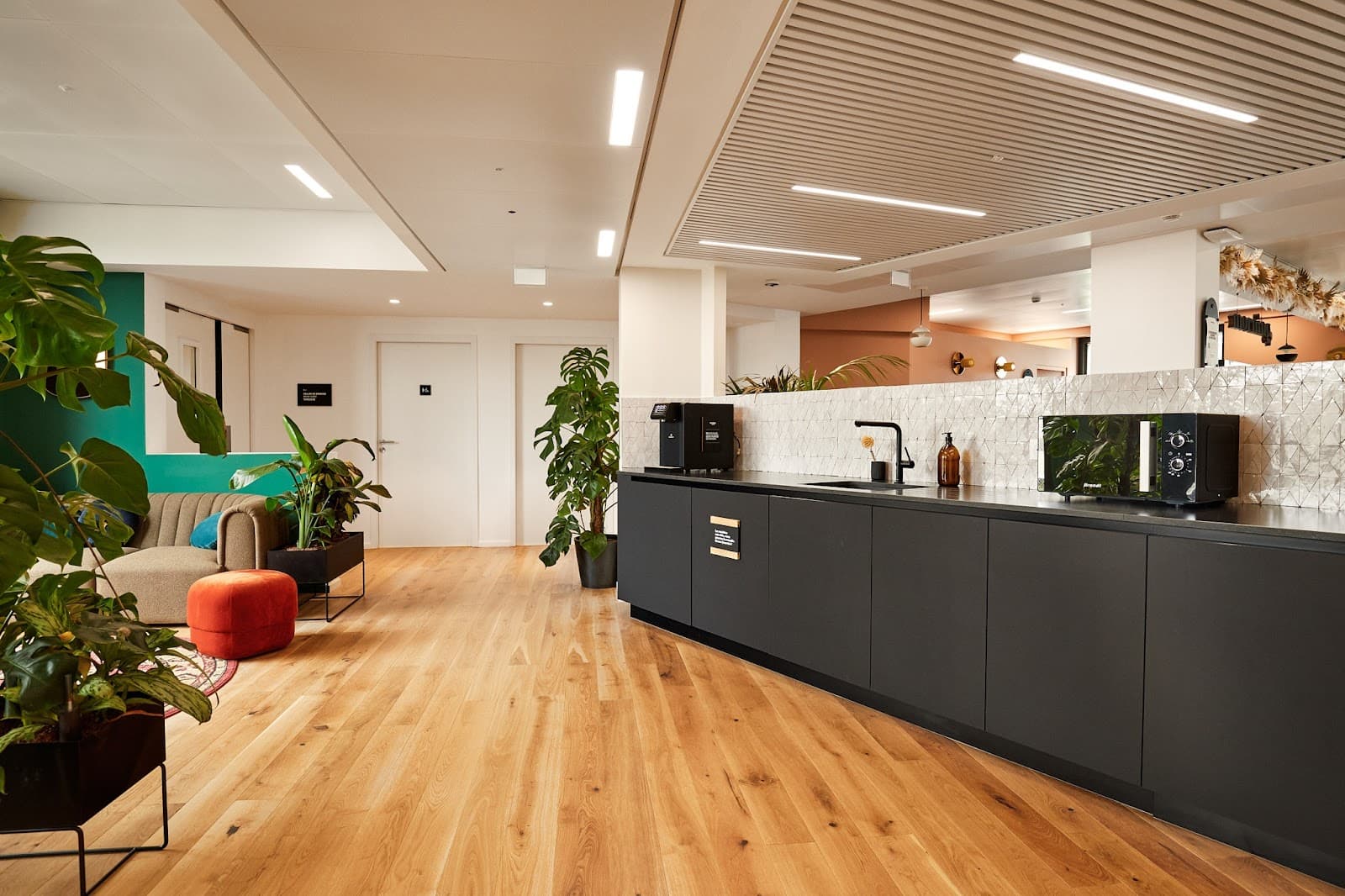 Morning, Faubourg Saint-Honoré interior photo 6