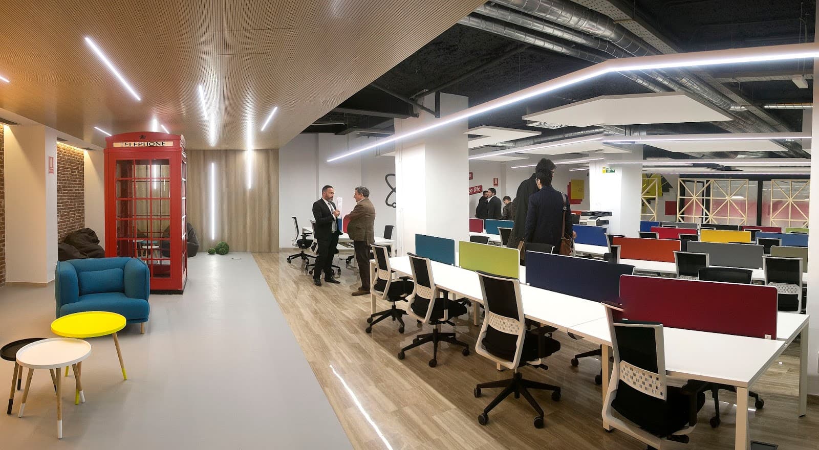 ULab IdeasMeeting Point interior photo 8