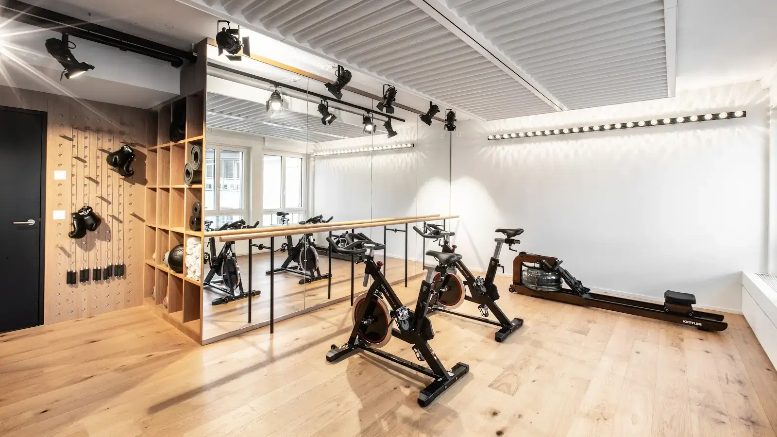 Headsquarter - The Hip interior photo 4