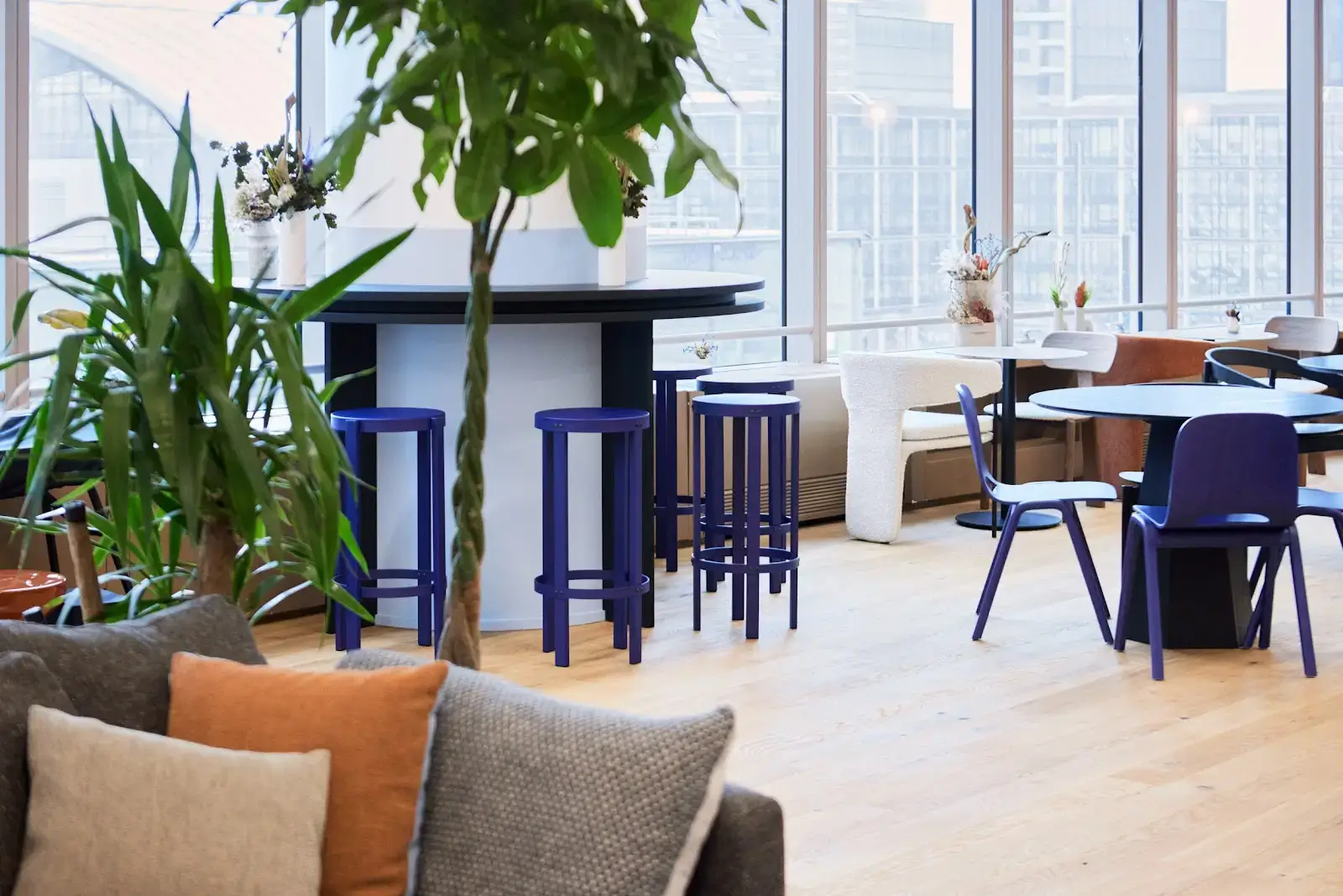 Morning, La Défense interior photo 3