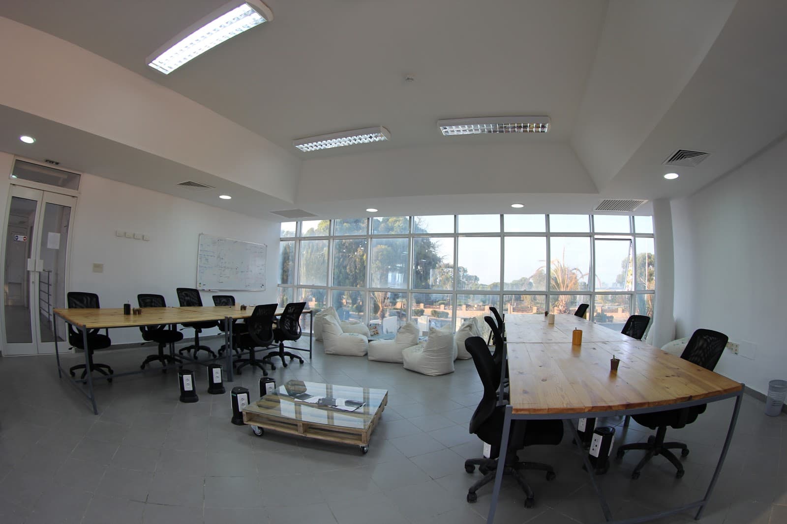 CoZi Coworking Café interior photo 5