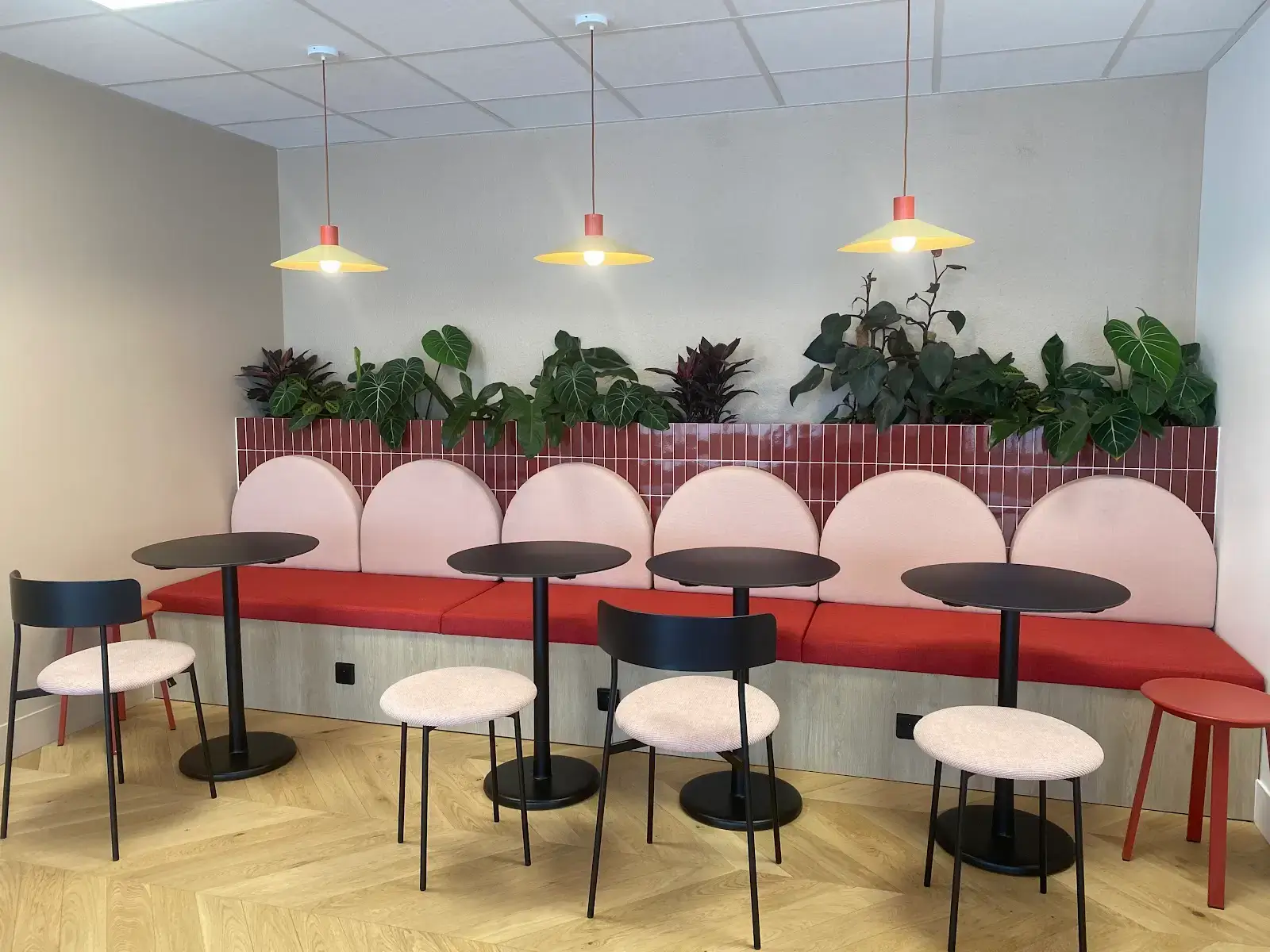 Morning, Faubourg Poissonnière interior photo 5