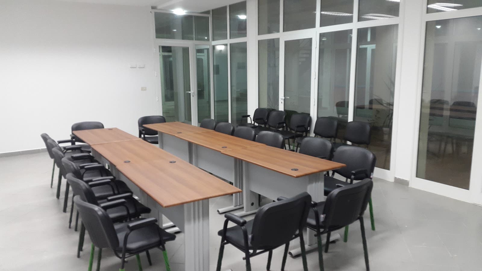 CoZi Coworking Café interior photo 7