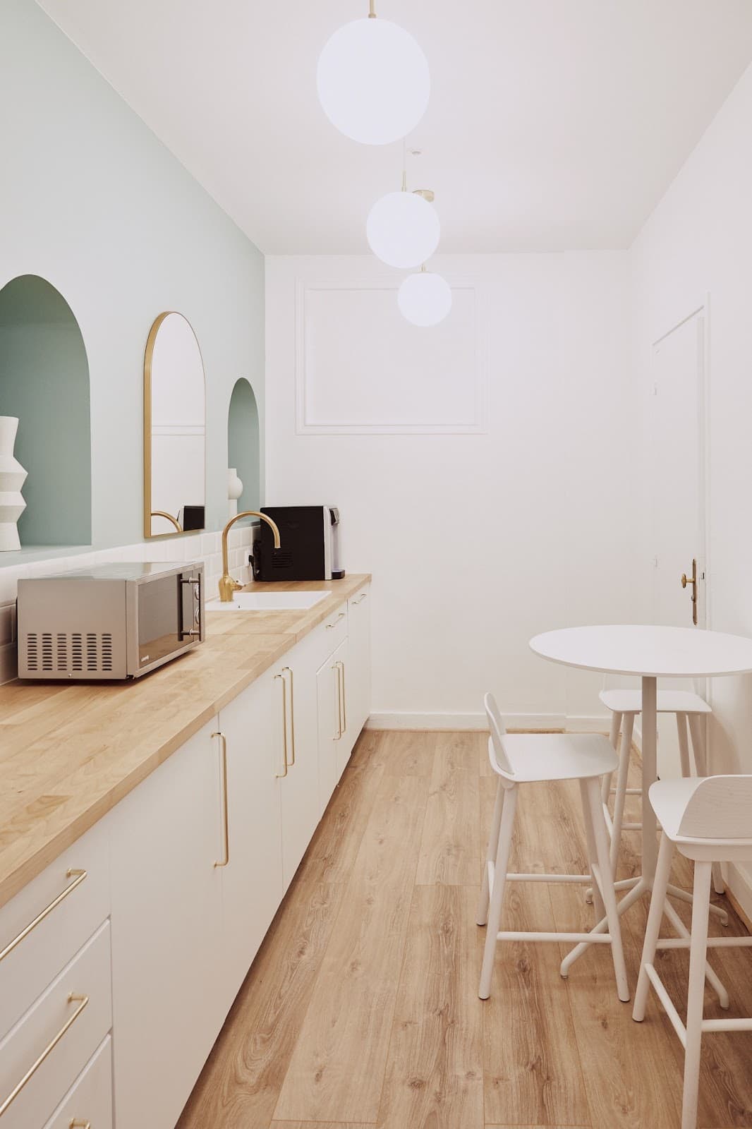 Morning, Toudic interior photo 5