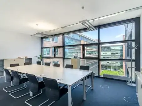 Regus Frankfurt AOC Hanauer Landstraße interior photo 8