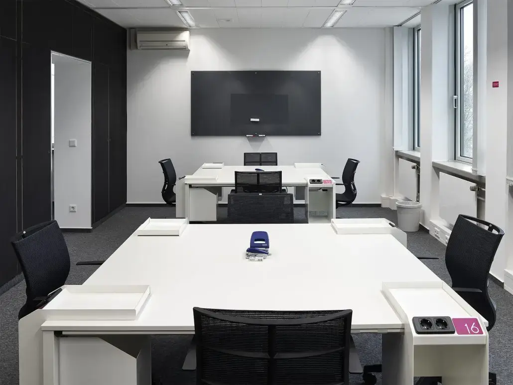 workspace A81 interior photo 4