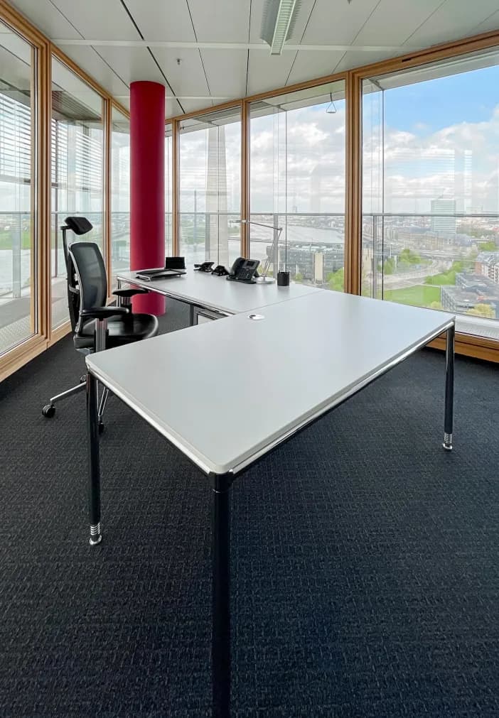 Signature by Regus Dusseldorf Stadttor 1 interior photo 3