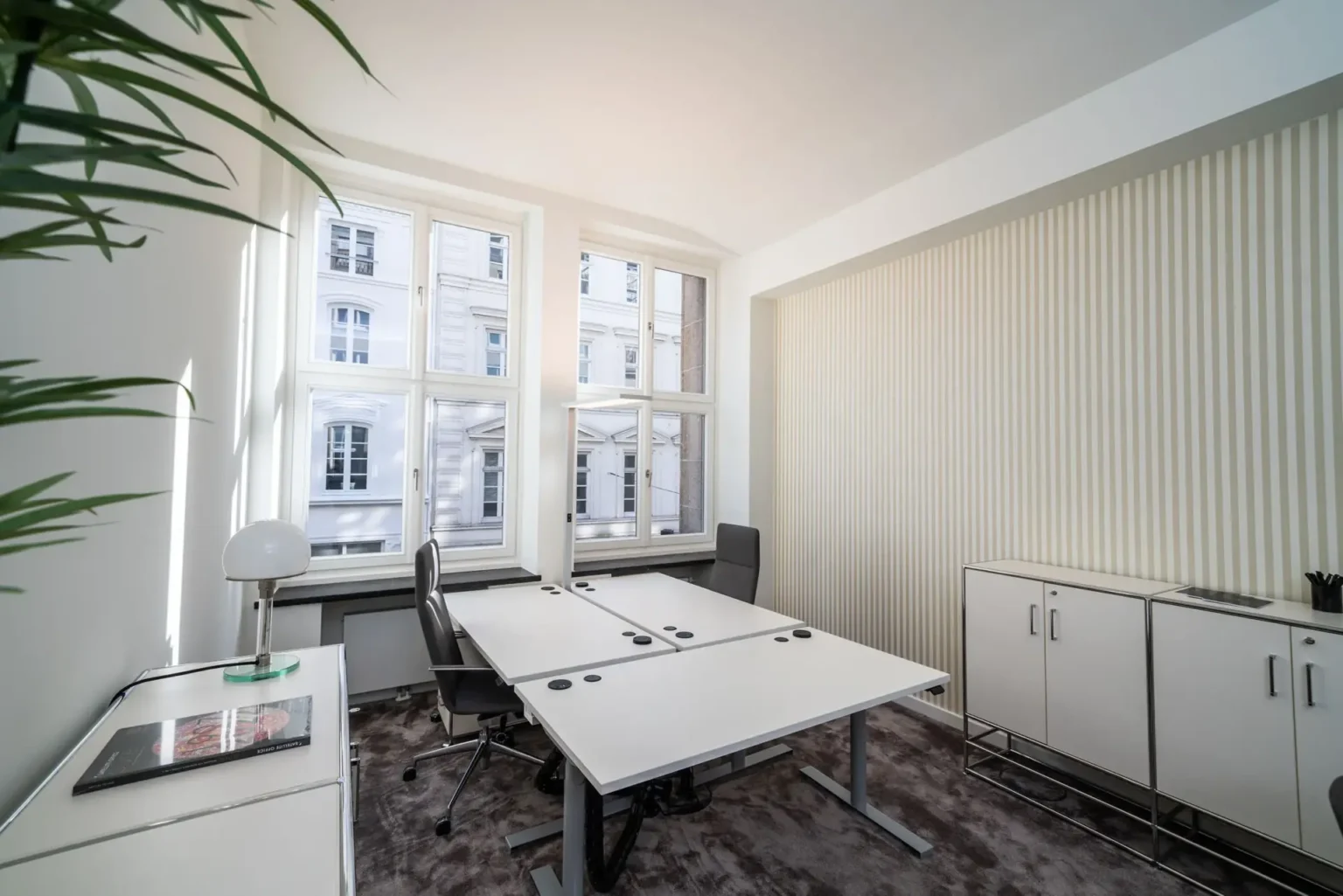 Satellite Office Hamburg Neuer Wall interior photo 4