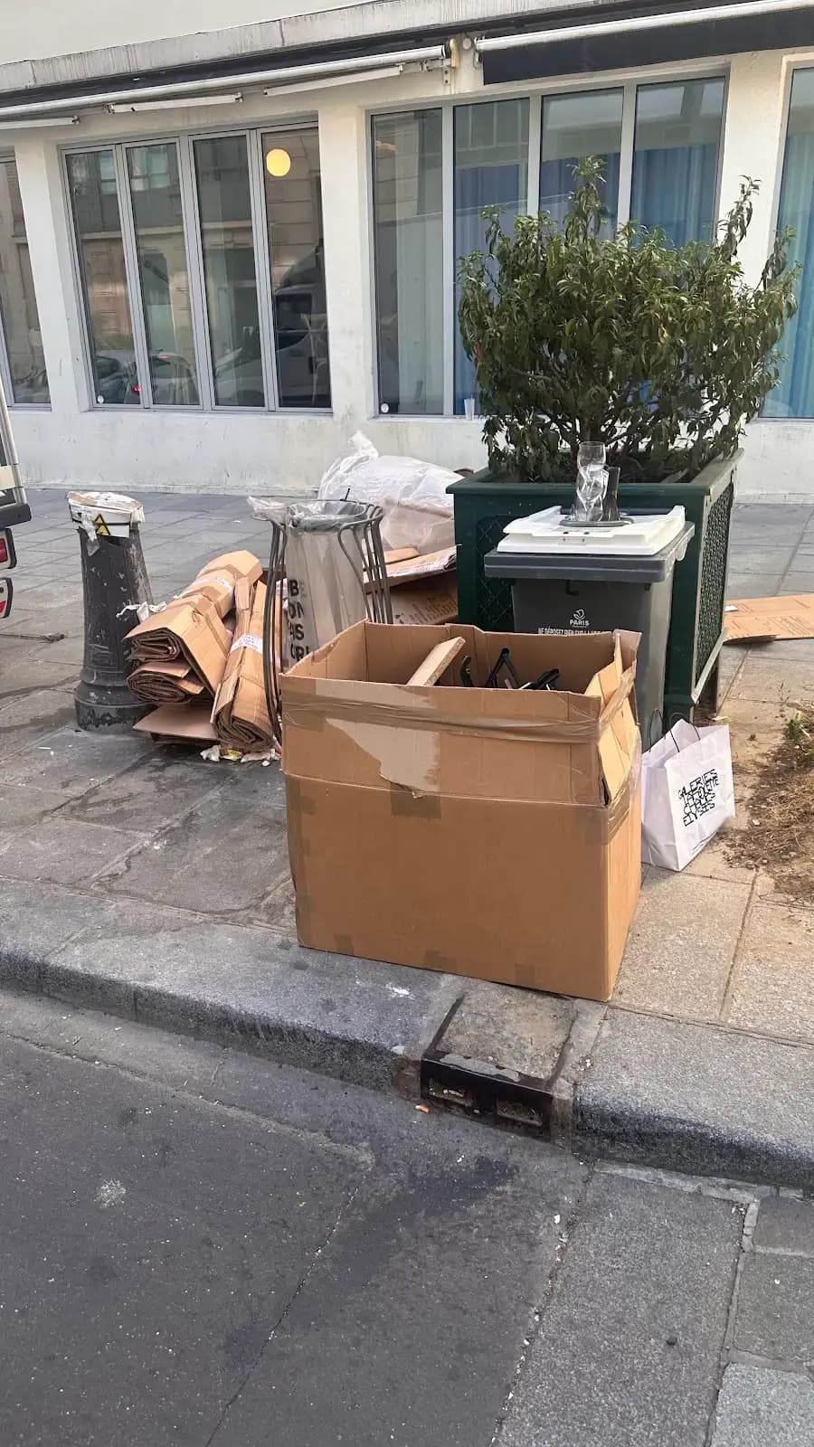 Morning, Dussoubs interior photo 2