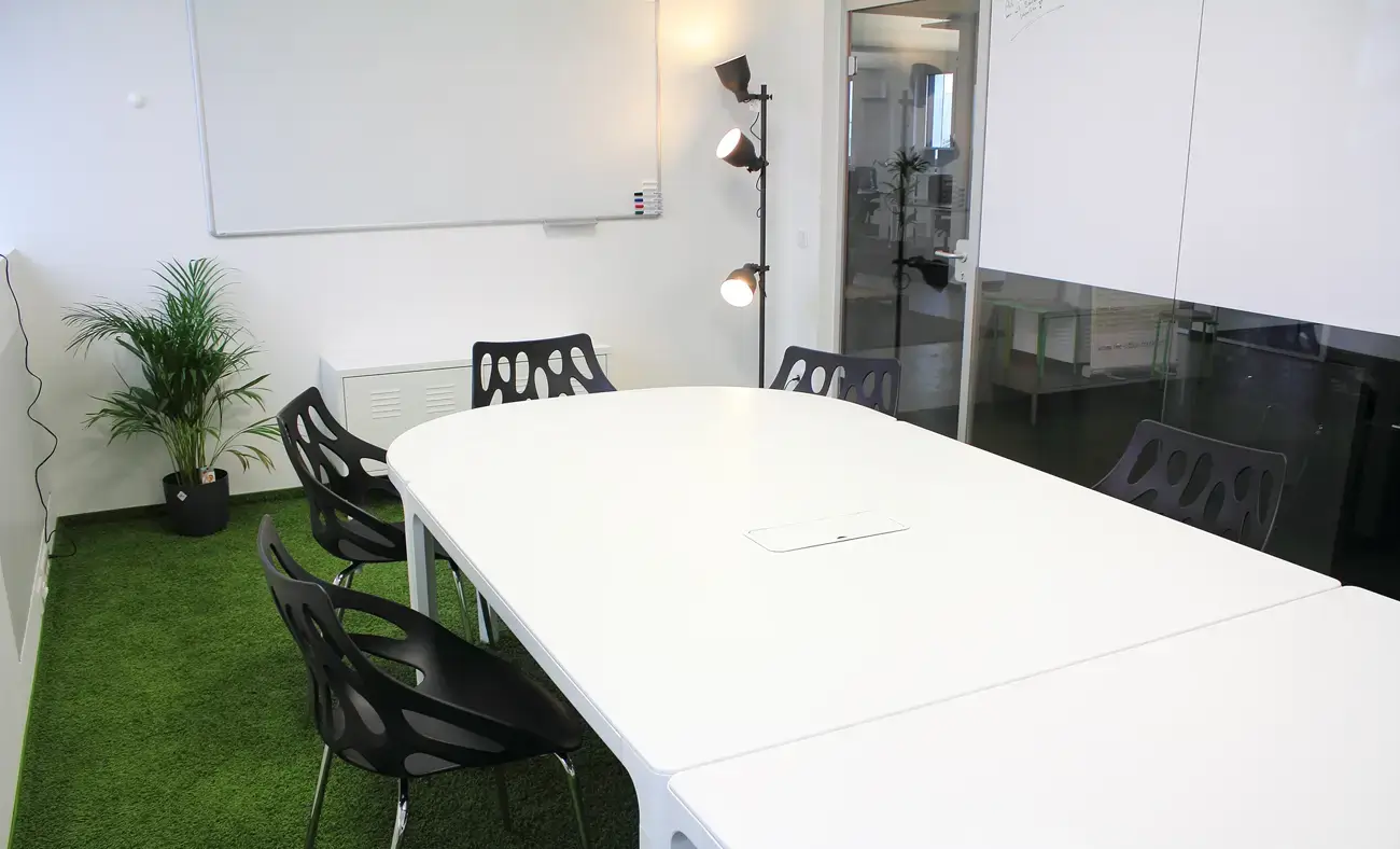 Rivvers Coworking Frankfurt Eastside interior photo 6