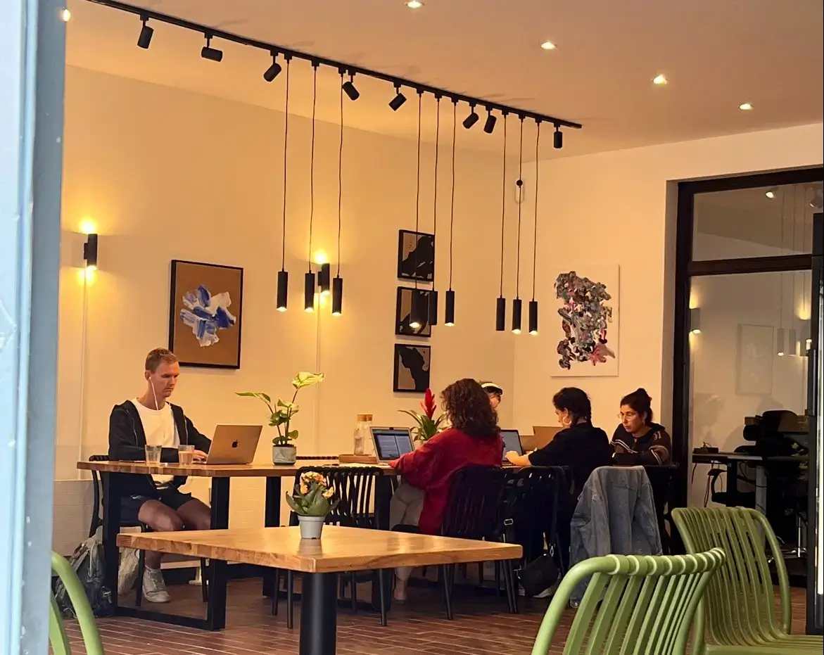 UMA Hub Coworking & Cafe interior photo 2