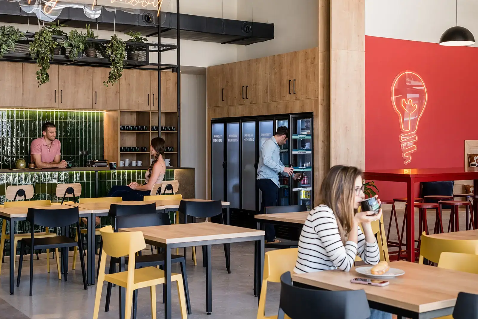 Monday Muelle Uno interior photo 3