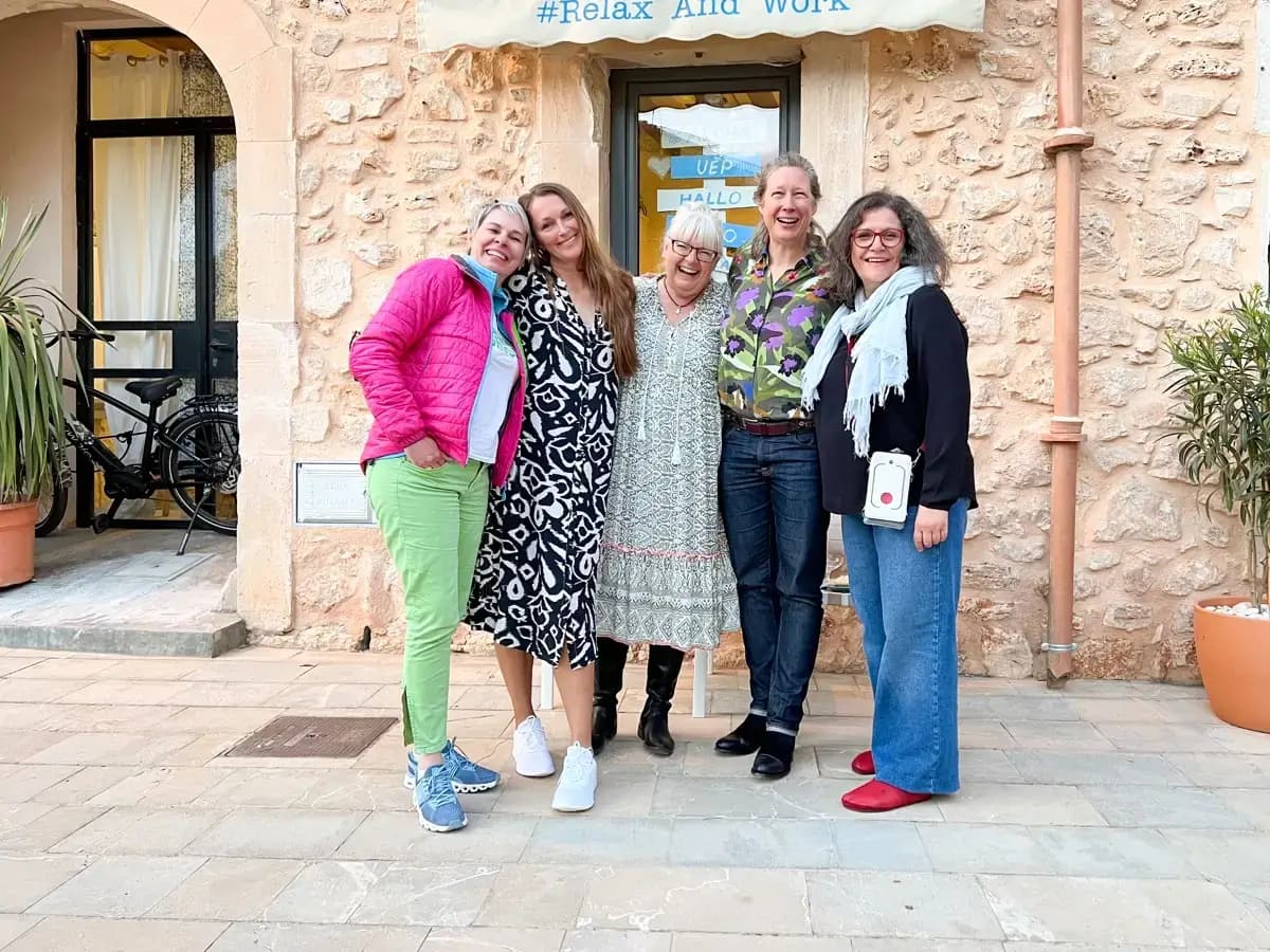 Rayaworx Coworking interior photo 17