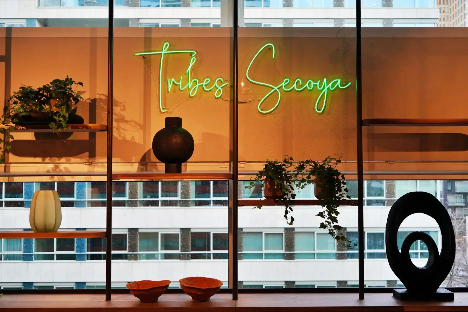 Tribes Amsterdam South Axis FOZ interior photo 2