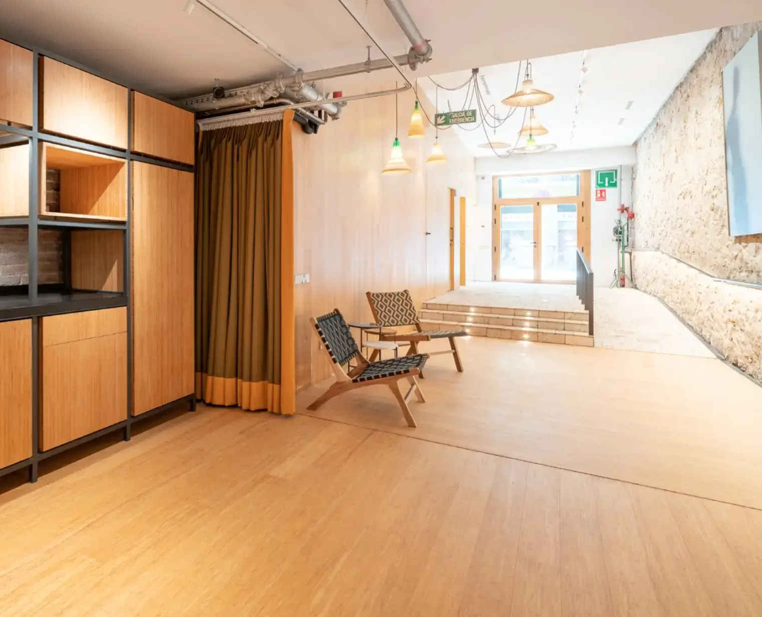 Loft 153 - Coworking, coffeeworking & Events interior photo 3