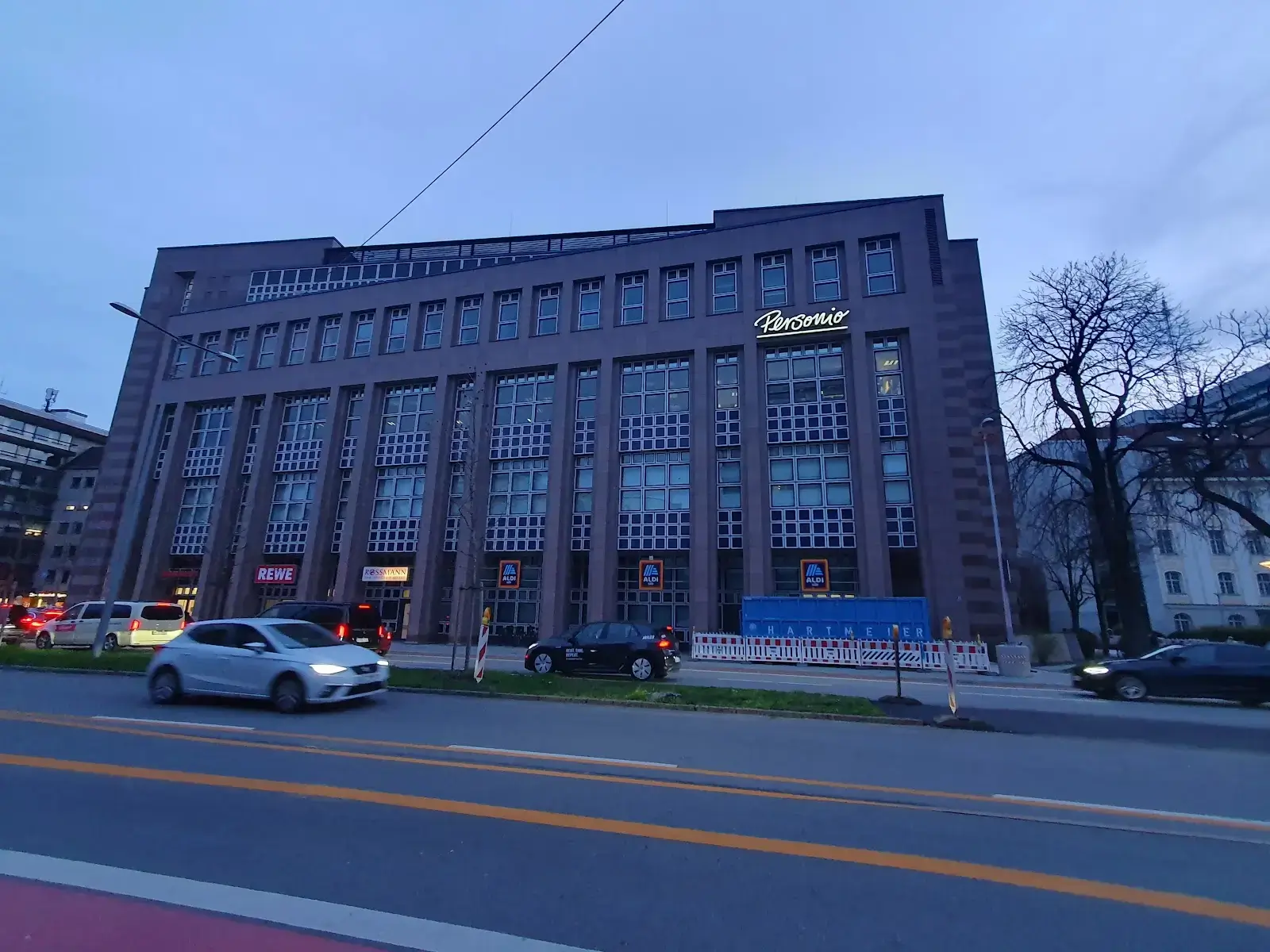 Ruby Leo Workspaces Munich interior photo 10