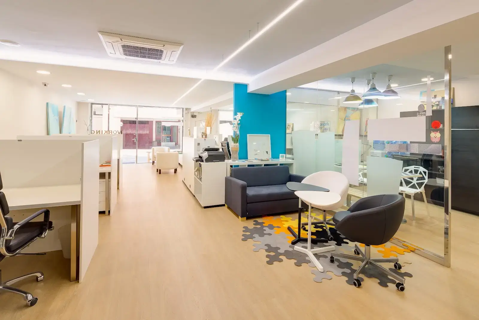 Cwork Barcelona Coworking interior photo 5