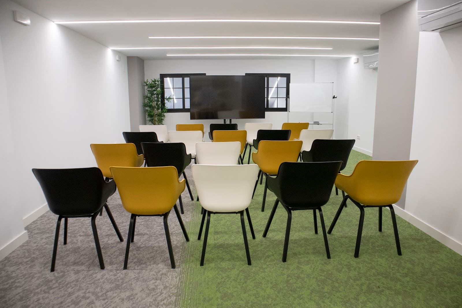 Cink Coworking Henri Dunant interior photo 6