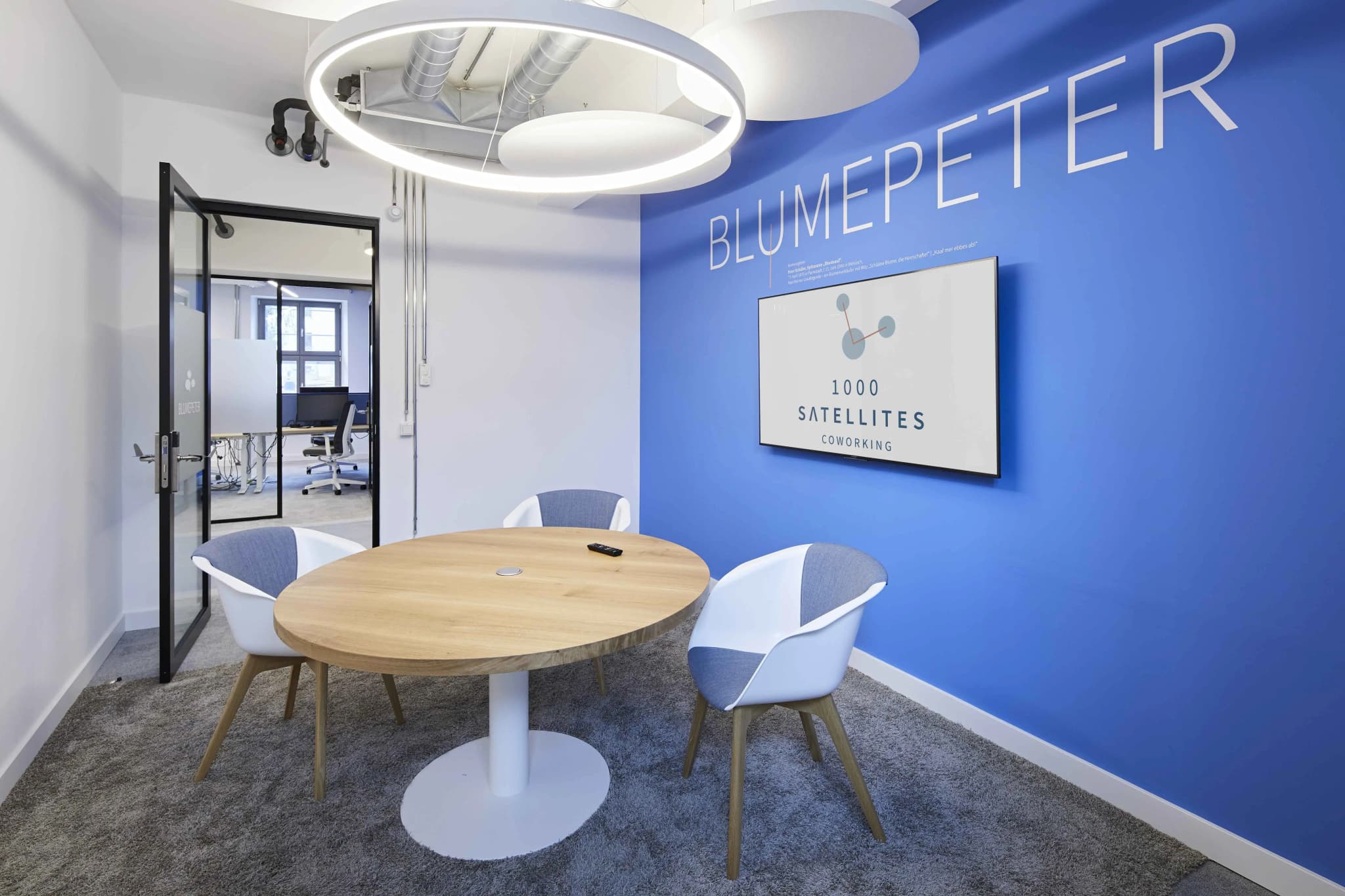 1000 Satellites Taylor interior photo 5