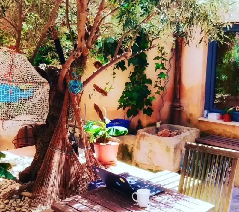 Rayaworx Coworking interior photo 9