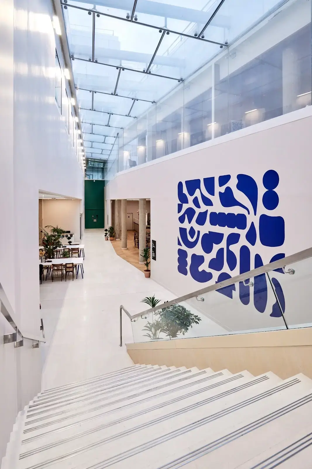 Morning, Pont de Neuilly interior photo 10