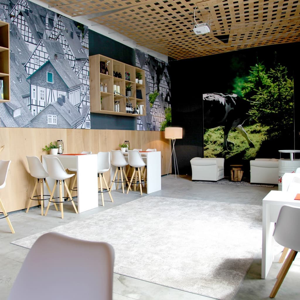 OFFICE & FRIENDS interior photo 6