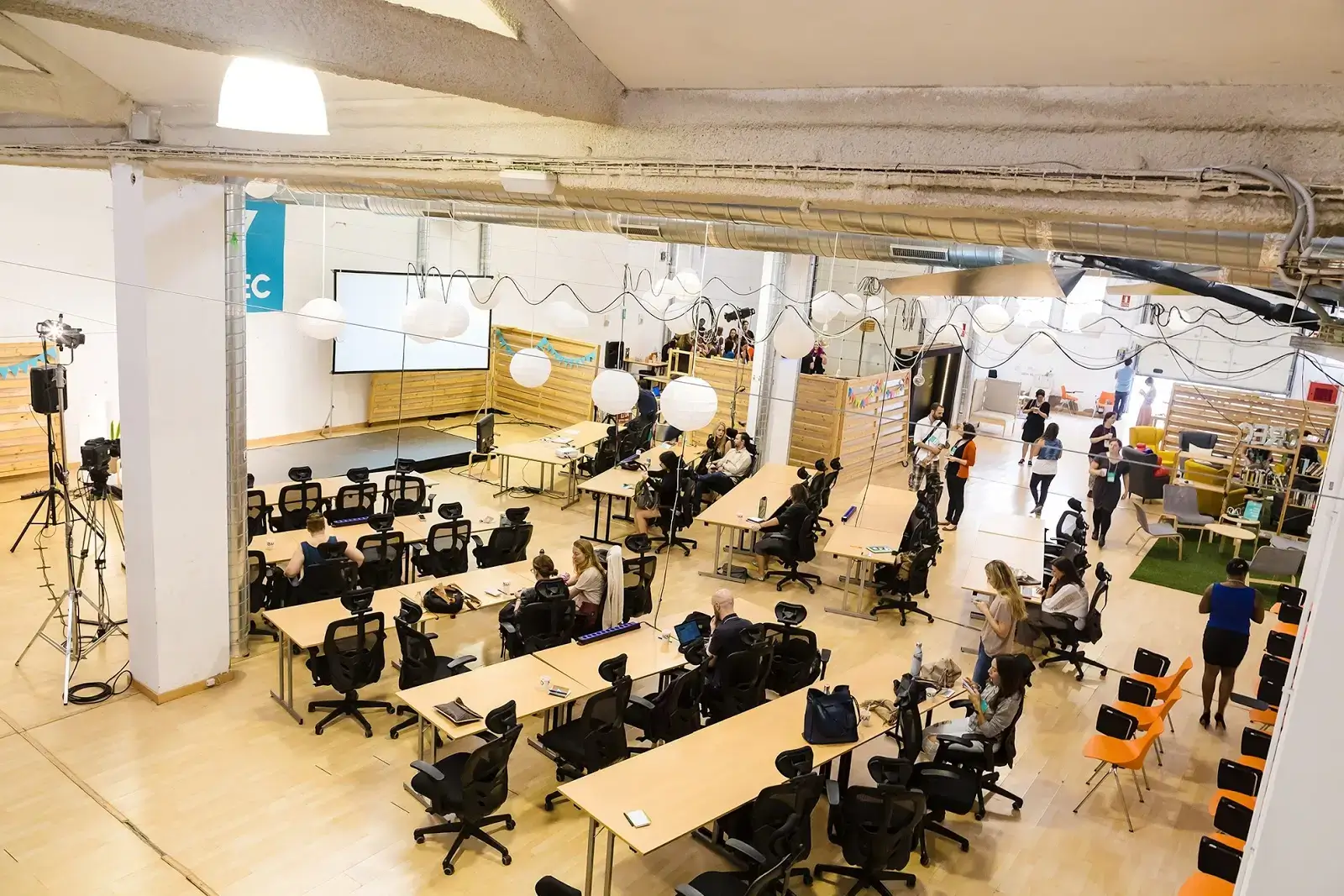 CREC Coworking Poble Sec interior photo 4