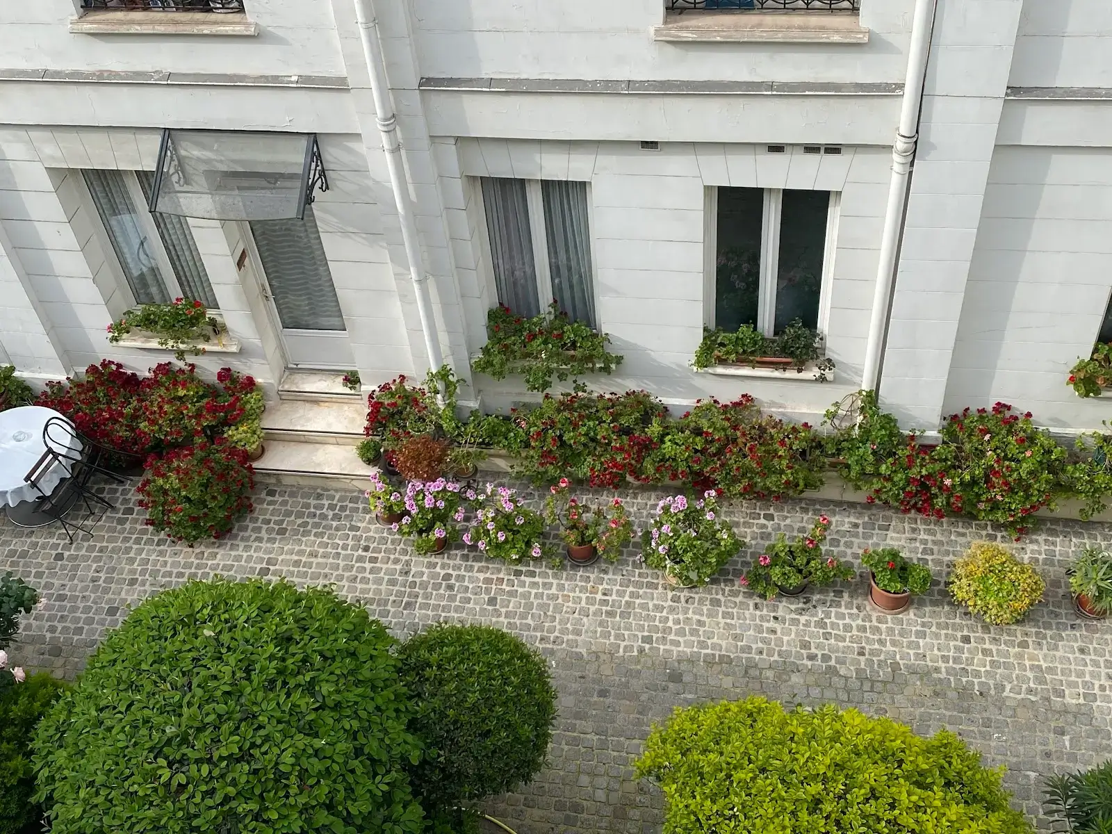 Morning, Faubourg Poissonnière interior photo 6