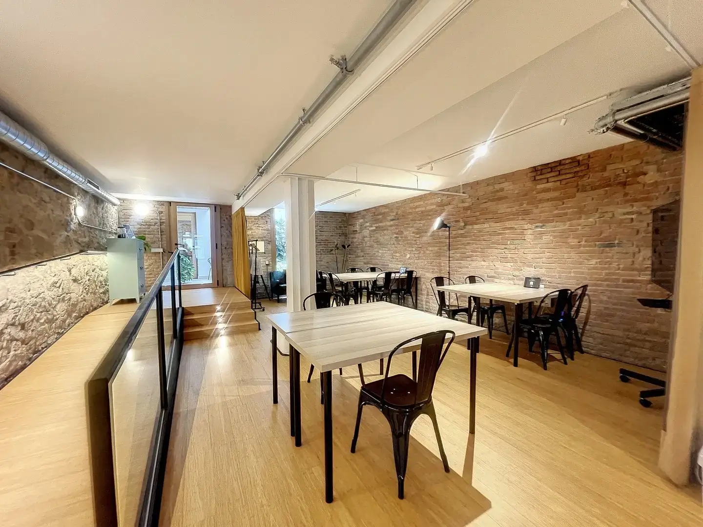 Loft 153 - Coworking, coffeeworking & Events interior photo 2