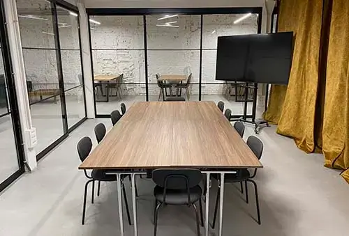 C9 SMART HUB interior photo 2