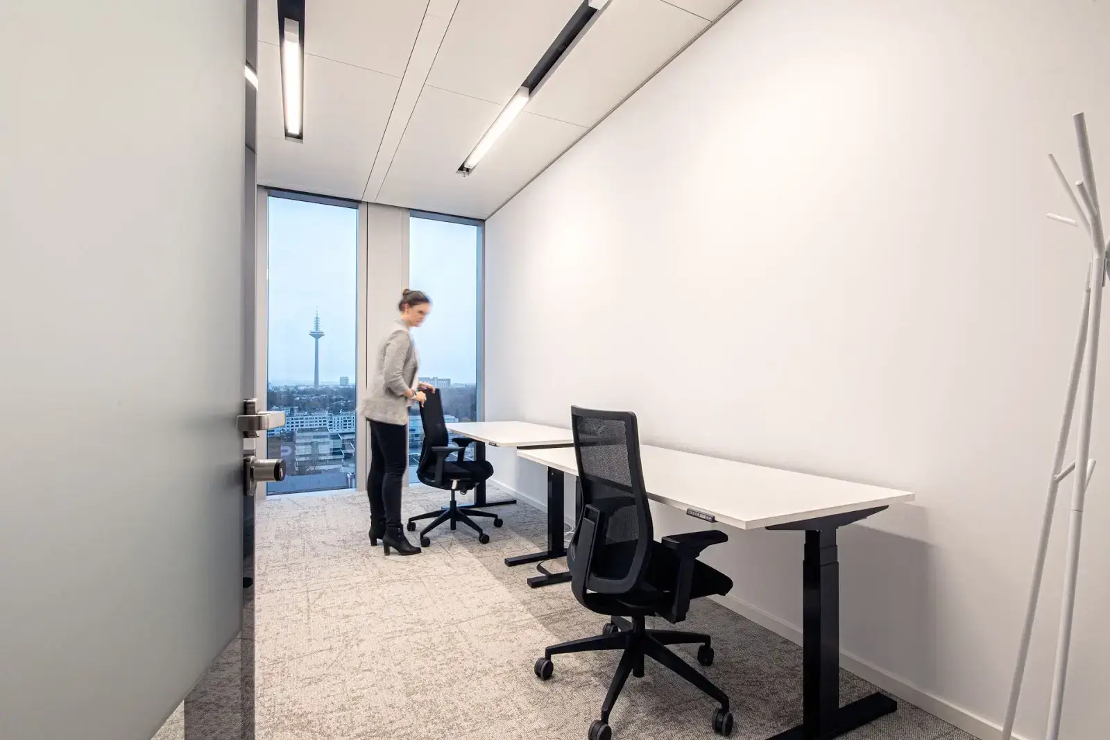 Rivvers Coworking Frankfurt Senckenberg‑Turm interior photo 6