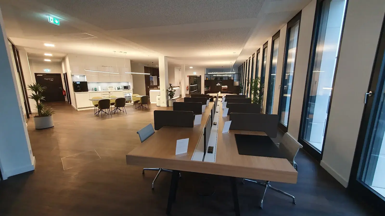 Regus Bremen City Gate interior photo 4