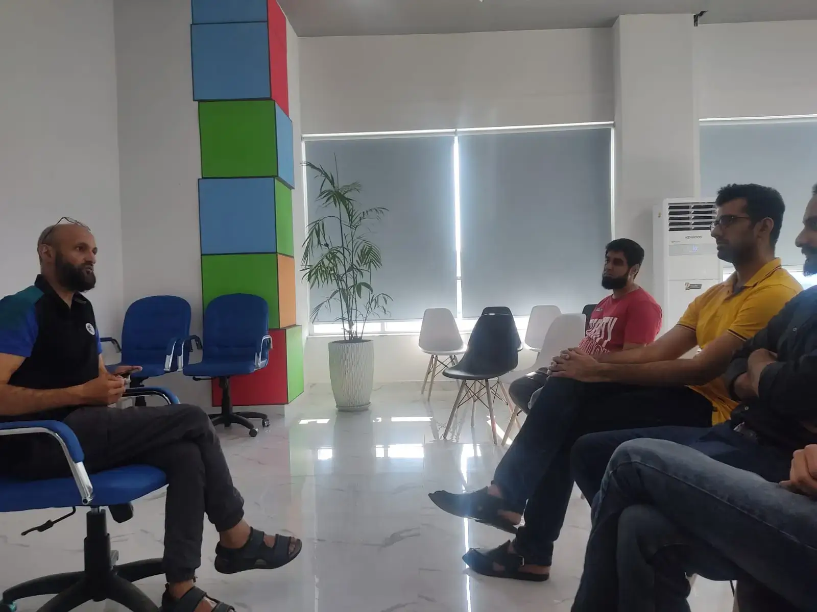 Twinhub interior photo 2