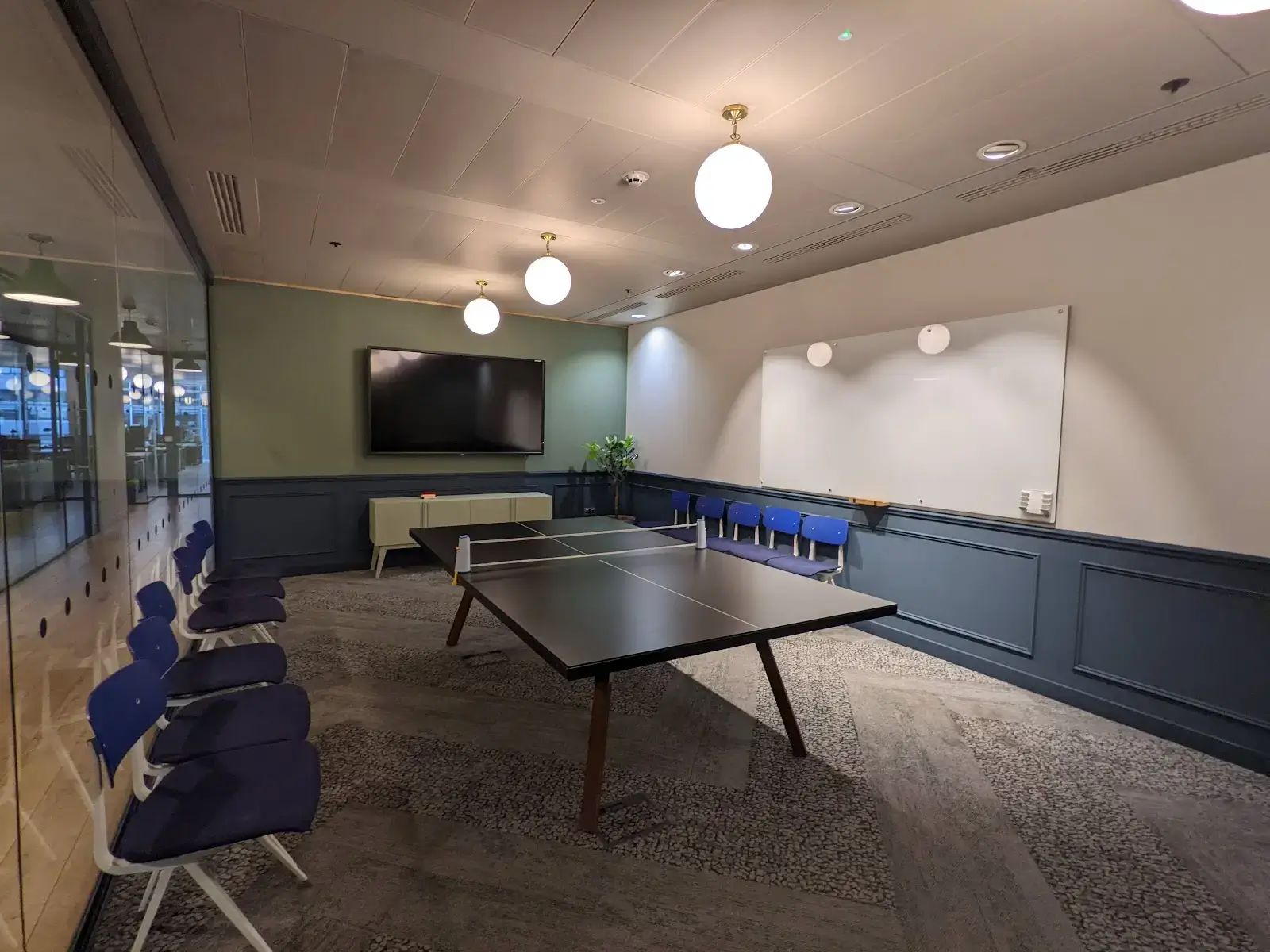 beyond Aldgate Tower interior photo 10