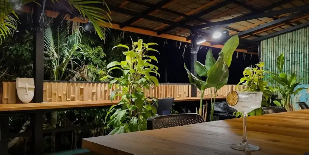 Inner Space interior photo 5