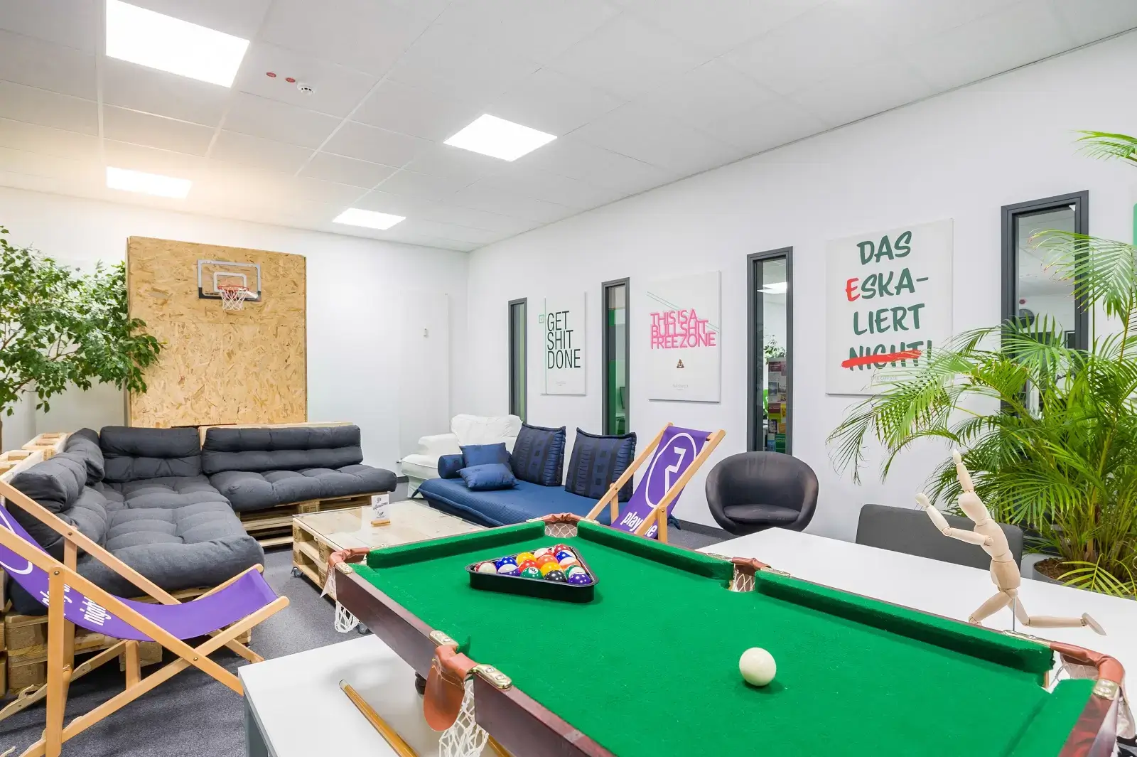 Rivvers Coworking Frankfurt Westside interior photo 4