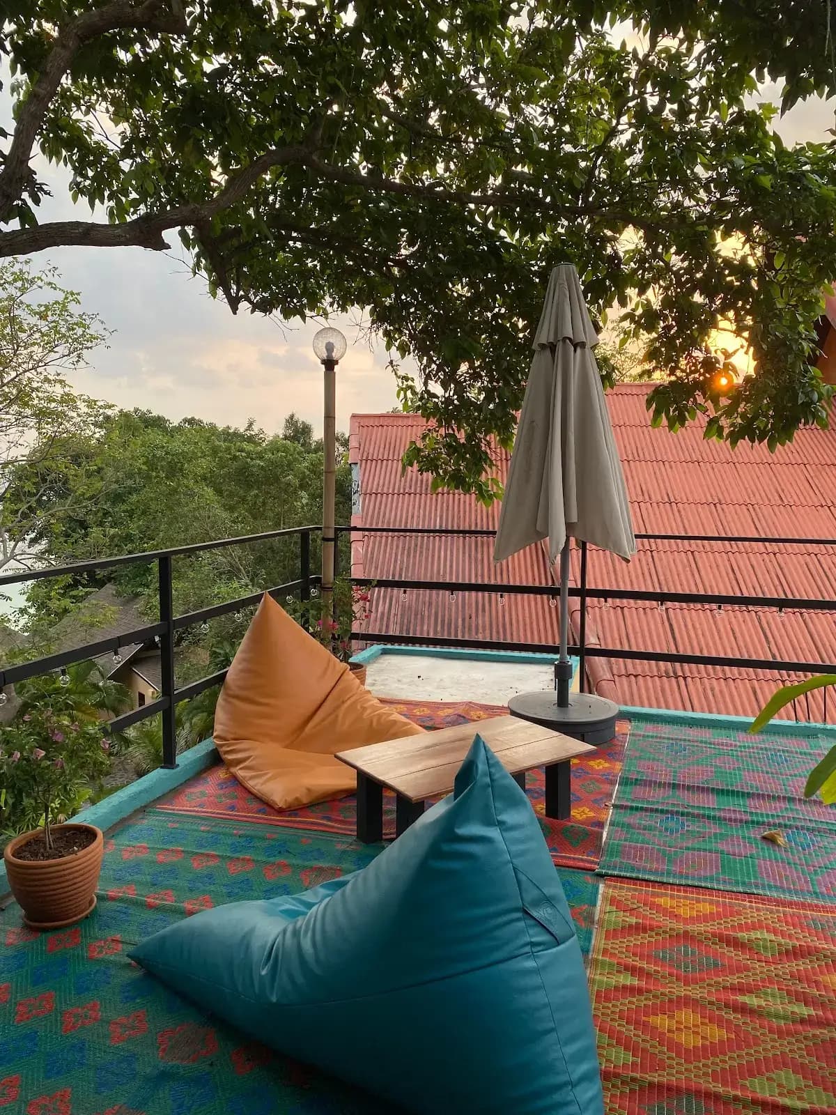 Inner Space interior photo 9