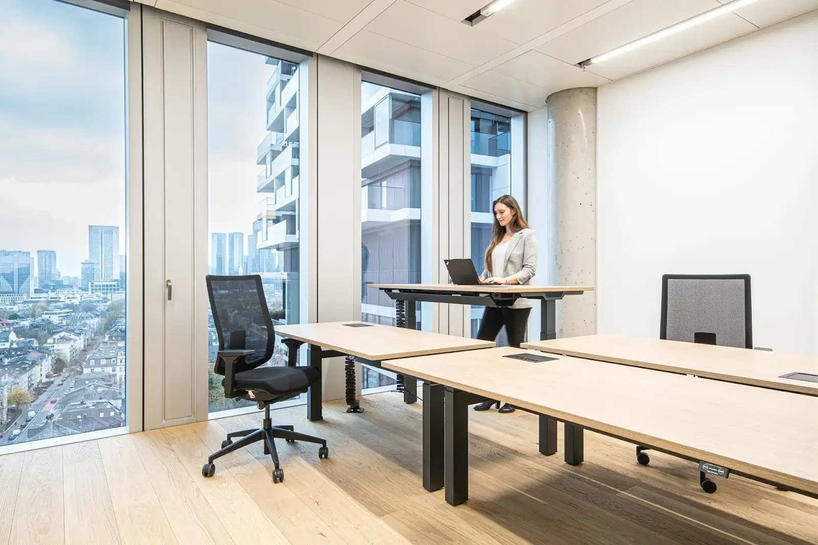 Rivvers Coworking Frankfurt Senckenberg‑Turm interior photo 5