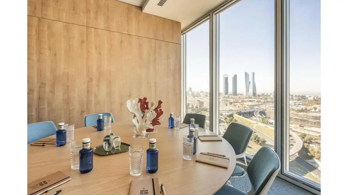 Coworking LOOM Torre Chamartín interior photo 3