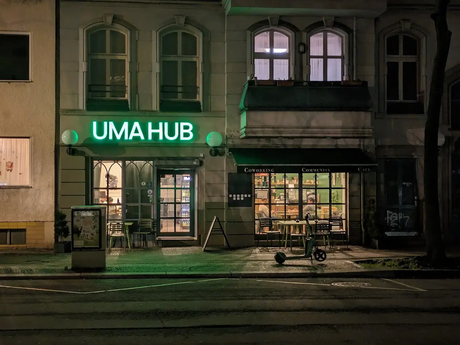 UMA Hub Coworking & Cafe interior photo 6