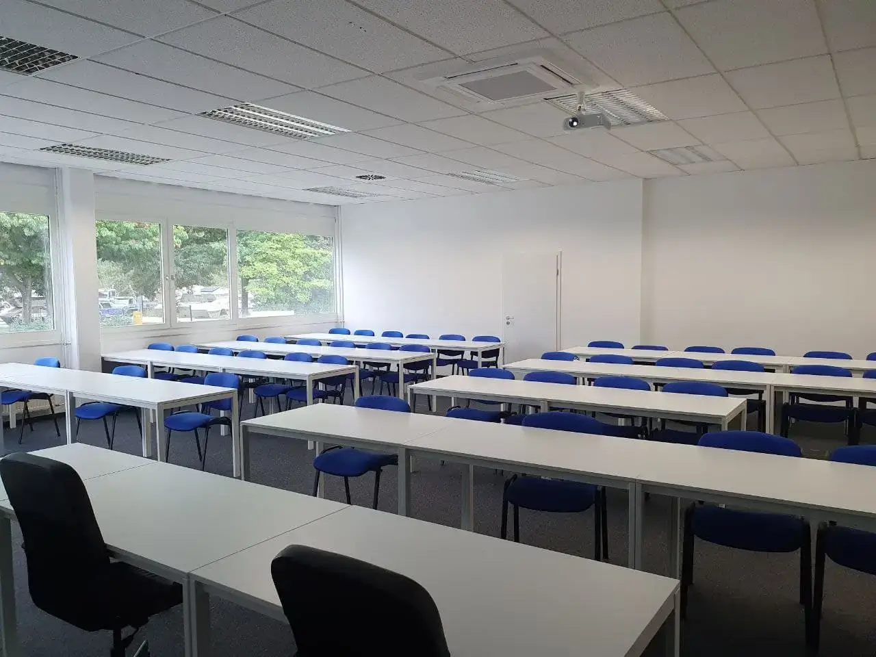 EduRent Coworking interior photo 7