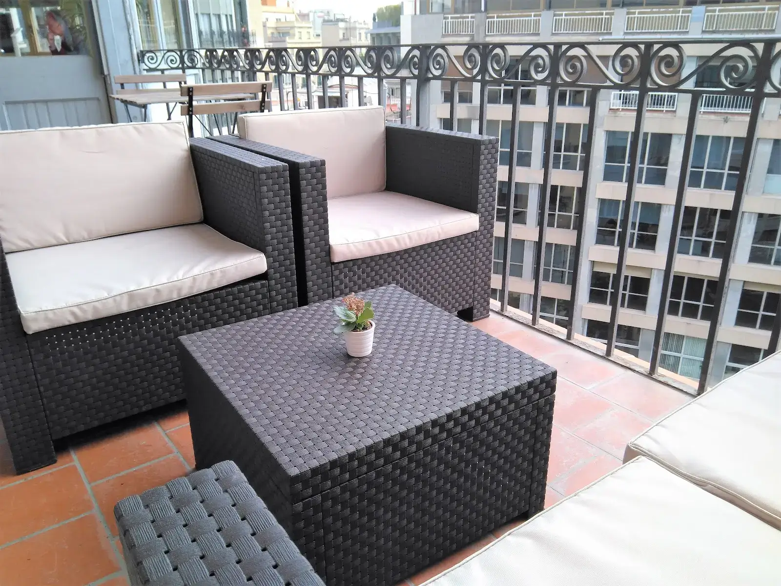 Wekow Business Community interior photo 9